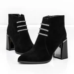 Kurze Stiefel mit einer dicken Ferse M01-01A Black Jose Simon