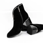 Kurze Stiefel mit einer dicken Ferse KD18-30A Black Jose Simon