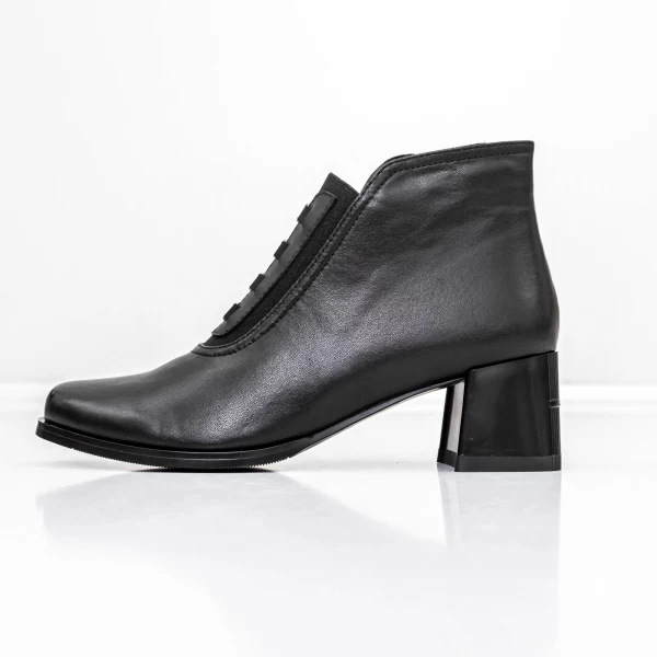 Kurze Stiefel mit einer dicken Ferse KD3-1B Black Jose Simon