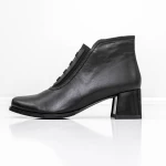 Kurze Stiefel mit einer dicken Ferse KD3-1B Black Jose Simon