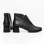 Kurze Stiefel mit einer dicken Ferse KD3-1B Black Jose Simon