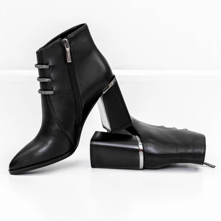 Kurze Stiefel mit einer dicken Ferse M01-01 Black Jose Simon