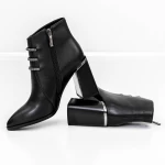 Kurze Stiefel mit einer dicken Ferse M01-01 Black Jose Simon