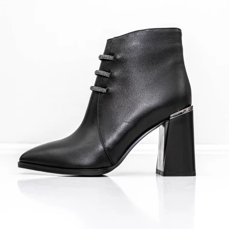 Kurze Stiefel mit einer dicken Ferse M01-01 Black Jose Simon
