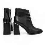 Kurze Stiefel mit einer dicken Ferse M01-01 Black Jose Simon