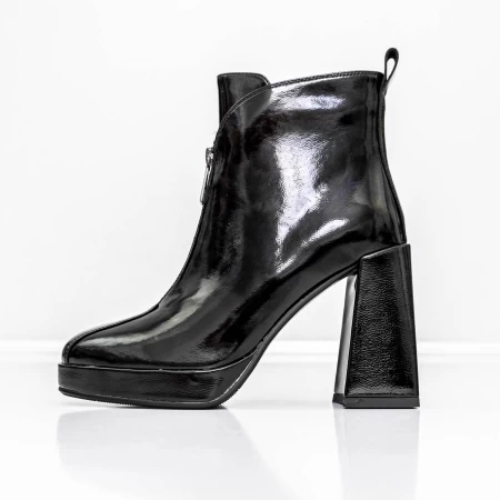 Kurze Stiefel mit einer dicken Ferse M03-03 Black Jose Simon