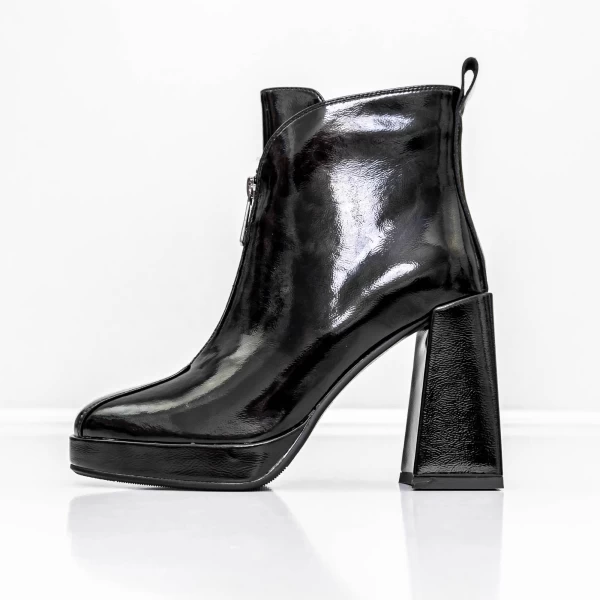 Kurze Stiefel mit einer dicken Ferse M03-03 Black Jose Simon