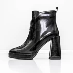 Kurze Stiefel mit einer dicken Ferse M03-03 Black Jose Simon
