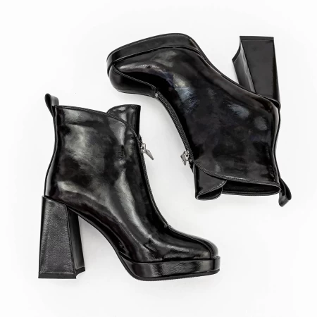 Kurze Stiefel mit einer dicken Ferse M03-03 Black Jose Simon