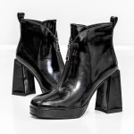 Kurze Stiefel mit einer dicken Ferse M03-03 Black Jose Simon