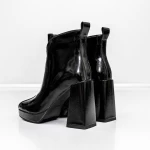 Kurze Stiefel mit einer dicken Ferse M03-03 Black Jose Simon