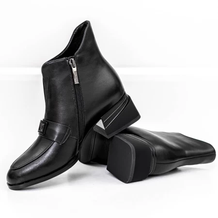 Kurze Stiefel mit einer dicken Ferse K21698-3A Black Jose Simon