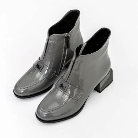 Kurze Stiefel mit einer dicken Ferse K21698-3B Grey Jose Simon