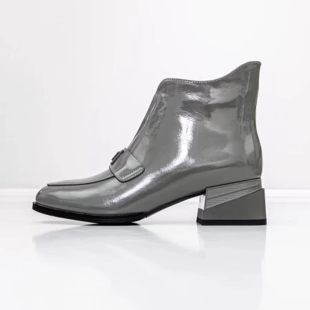 Kurze Stiefel mit einer dicken Ferse K21698-3B Grey Jose Simon