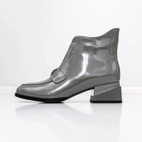 Kurze Stiefel mit einer dicken Ferse K21698-3B Grey Jose Simon