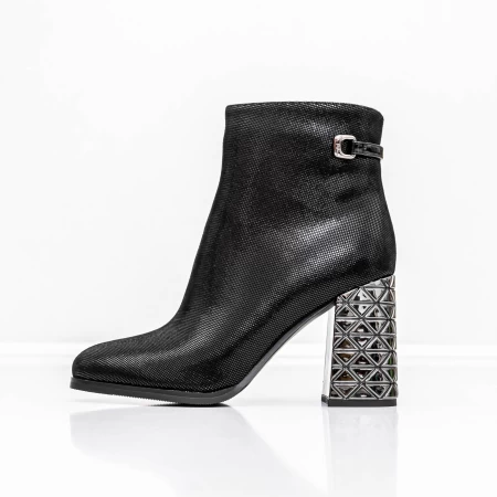 Kurze Stiefel mit einer dicken Ferse K9071-61B Black Jose Simon