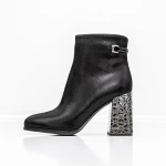 Kurze Stiefel mit einer dicken Ferse K9071-61B Black Jose Simon