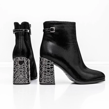 Kurze Stiefel mit einer dicken Ferse K9071-61B Black Jose Simon