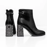 Kurze Stiefel mit einer dicken Ferse K9071-61B Black Jose Simon