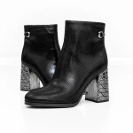 Kurze Stiefel mit einer dicken Ferse K9071-61B Black Jose Simon