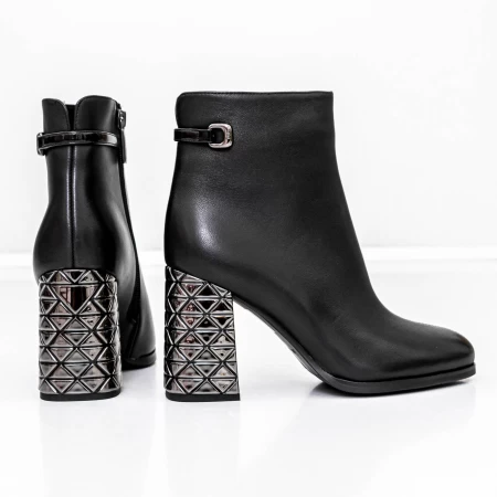 Kurze Stiefel mit einer dicken Ferse K9071-61A Black Jose Simon