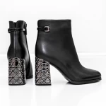 Kurze Stiefel mit einer dicken Ferse K9071-61A Black Jose Simon