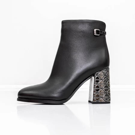 Kurze Stiefel mit einer dicken Ferse K9071-61A Black Jose Simon