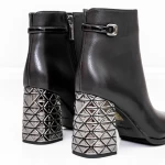Kurze Stiefel mit einer dicken Ferse K9071-61A Black Jose Simon