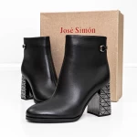 Kurze Stiefel mit einer dicken Ferse K9071-61A Black Jose Simon