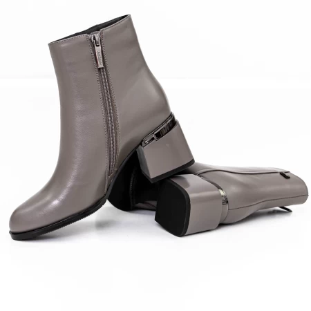 Kurze Stiefel mit einer dicken Ferse K5830-5046B Grey Jose Simon