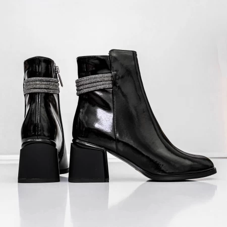 Kurze Stiefel mit einer dicken Ferse K577-37C Black Jose Simon
