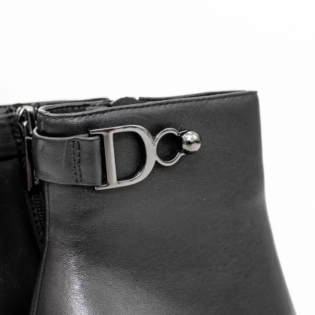 Kurze Stiefel mit einer dicken Ferse K9196-1b Black Jose Simon