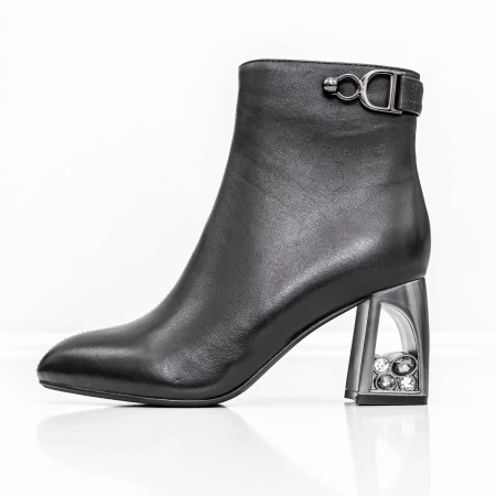 Kurze Stiefel mit einer dicken Ferse K9196-1b Black Jose Simon