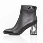 Kurze Stiefel mit einer dicken Ferse K9196-1b Black Jose Simon
