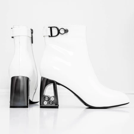 Kurze Stiefel mit einer dicken Ferse K9196-1d Creme Jose Simon