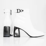 Kurze Stiefel mit einer dicken Ferse K9196-1d Creme Jose Simon