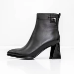 Kurze Stiefel mit einer dicken Ferse K5826-5049A Black Jose Simon