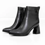 Kurze Stiefel mit einer dicken Ferse K5826-5049A Black Jose Simon