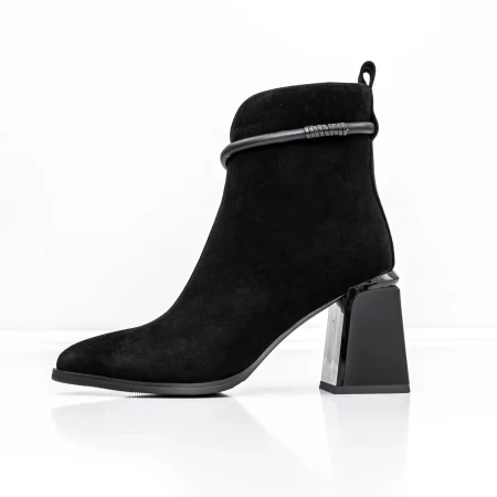 Kurze Stiefel mit einer dicken Ferse K143-55-A241A Black Jose Simon