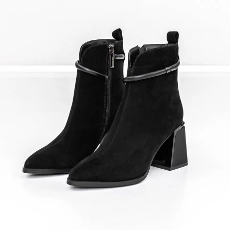 Kurze Stiefel mit einer dicken Ferse K143-55-A241A Black Jose Simon