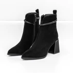 Kurze Stiefel mit einer dicken Ferse K143-55-A241A Black Jose Simon