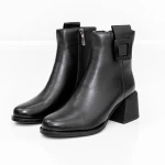 Kurze Stiefel mit einer dicken Ferse K05-55-A25B Black Jose Simon