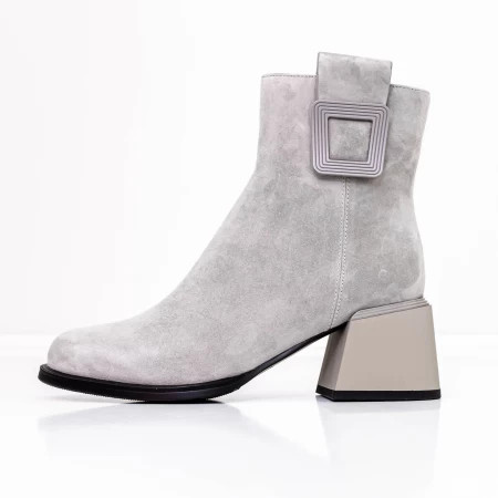 Kurze Stiefel mit einer dicken Ferse K05-55-A25C Grey Jose Simon