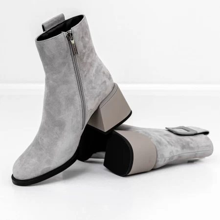 Kurze Stiefel mit einer dicken Ferse K05-55-A25C Grey Jose Simon