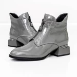 Kurze Stiefel mit einer dicken Ferse K21713-6b Grey Jose Simon