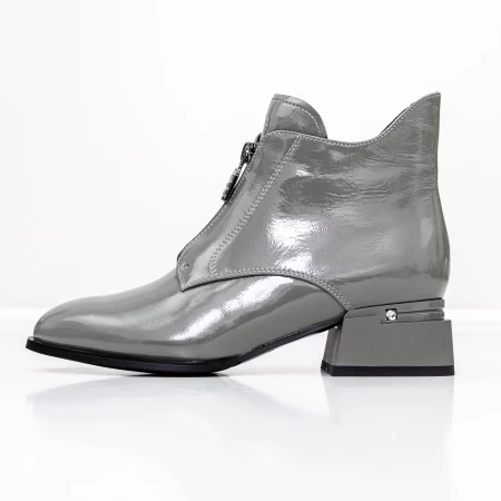 Kurze Stiefel mit einer dicken Ferse K21713-6b Grey Jose Simon