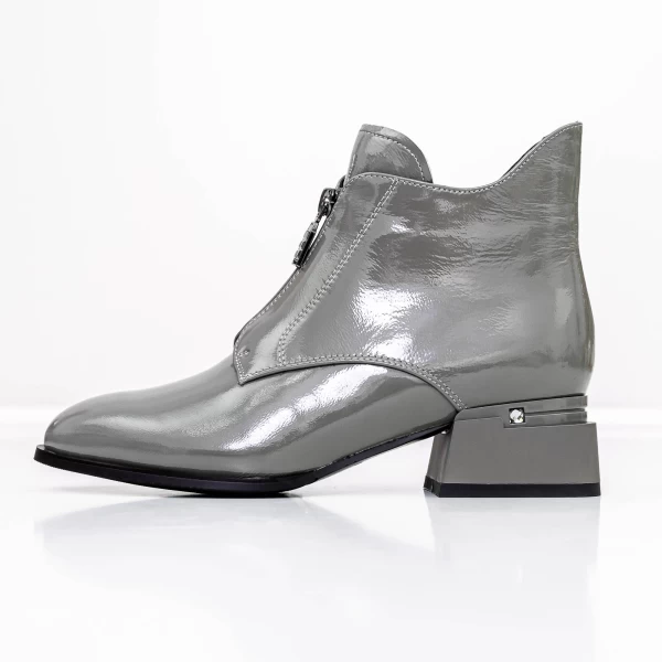 Kurze Stiefel mit einer dicken Ferse K21713-6b Grey Jose Simon