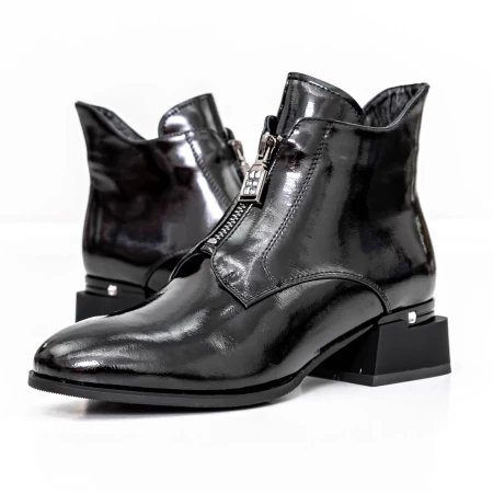 Kurze Stiefel mit einer dicken Ferse K21713-6c Black Jose Simon
