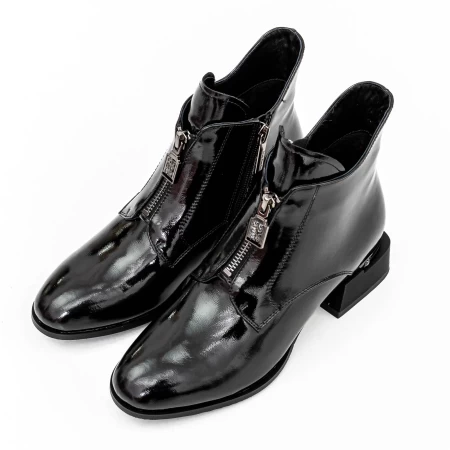 Kurze Stiefel mit einer dicken Ferse K21713-6c Black Jose Simon