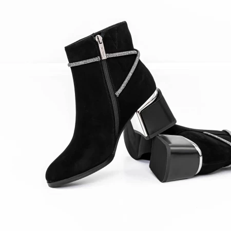 Kurze Stiefel mit einer dicken Ferse M07-01A Black Jose Simon